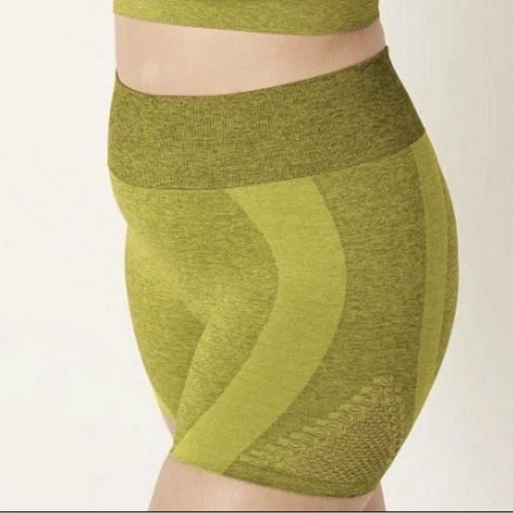 Victoria’s Secret Pink Active Seamless Shorts Shortie Green Size XS